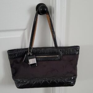 Coach Black Tote Bag with Elegant Design